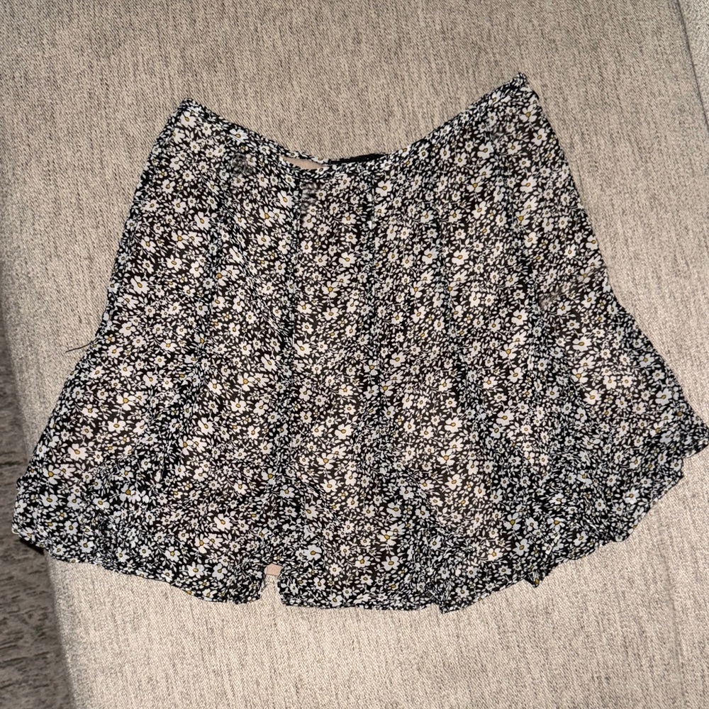 Vici Black and White Floral shorts